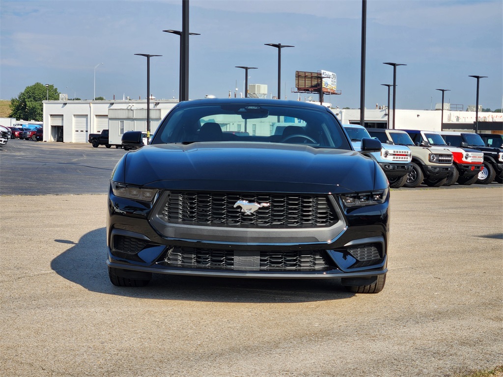 2025 Ford Mustang EcoBoost photo 2