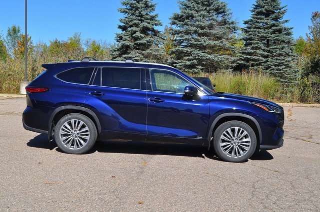2023 Toyota Highlander Hybrid Platinum photo 2