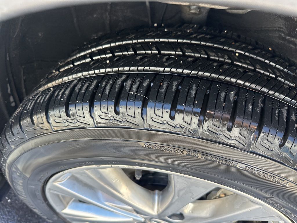 2018 Toyota RAV4 Hybrid Limited photo 4