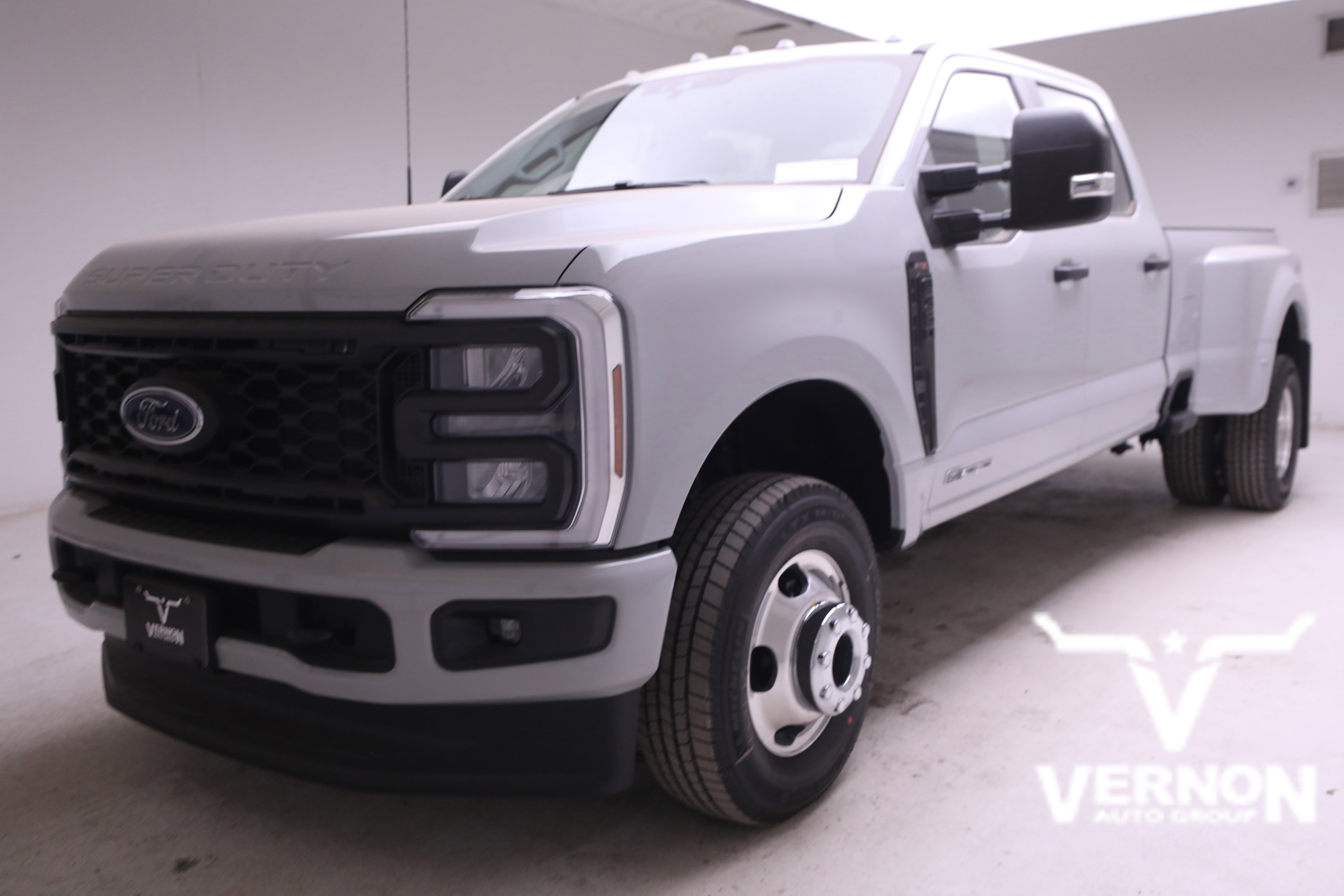 2026 Ford F-350 Super Duty XL's photo