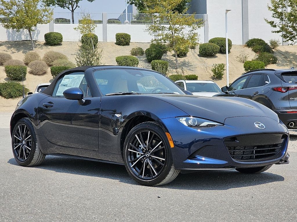 2025 Mazda MX-5 Miata Miata Grand Touring photo 2