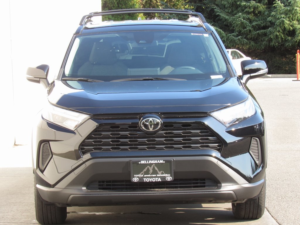 2025 Toyota RAV4 Hybrid XLE photo 3