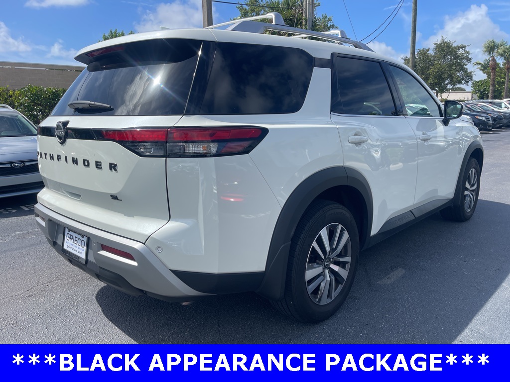 2024 Nissan Pathfinder SL photo 2