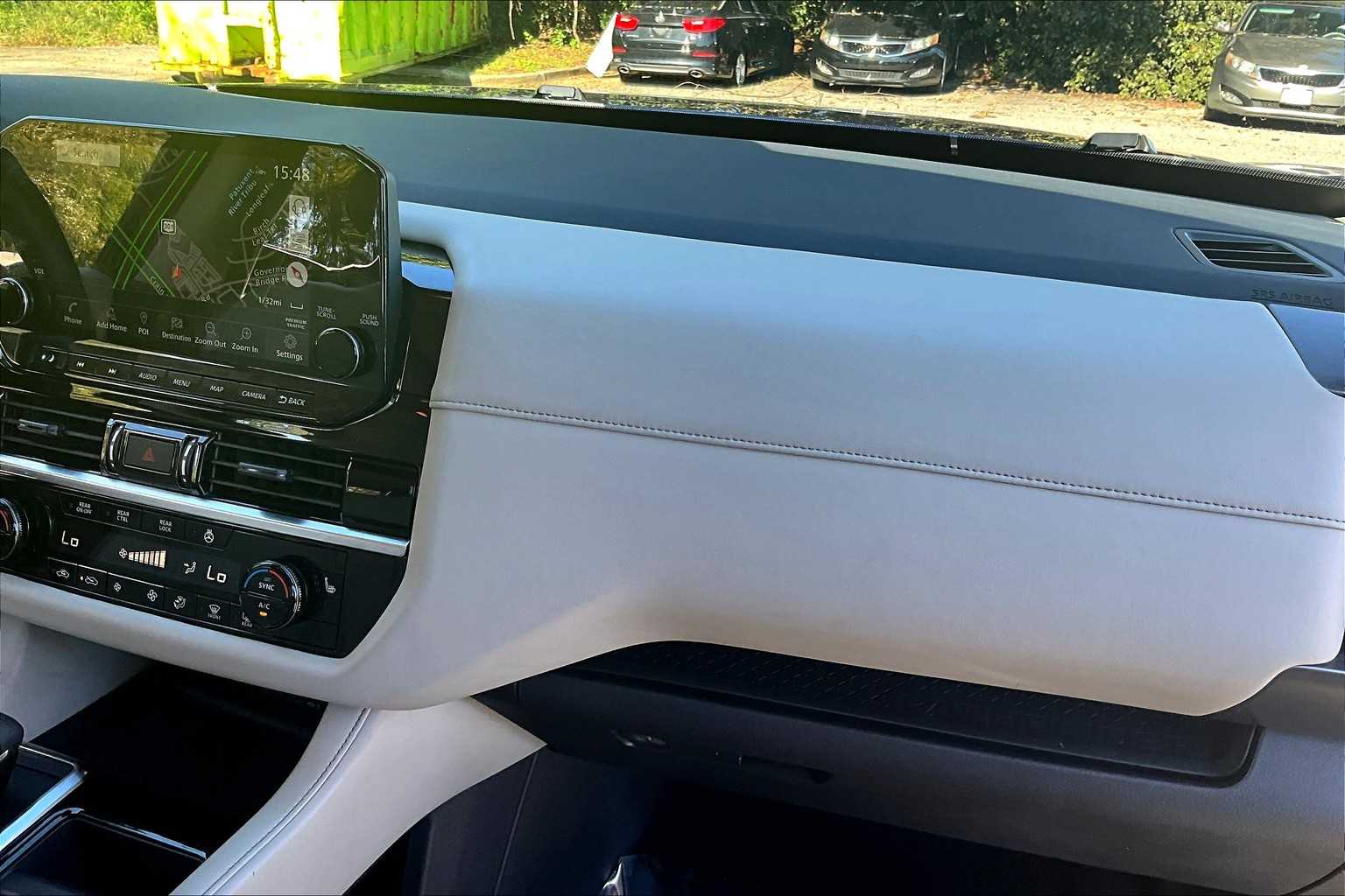 2023 Nissan Pathfinder SL photo 17