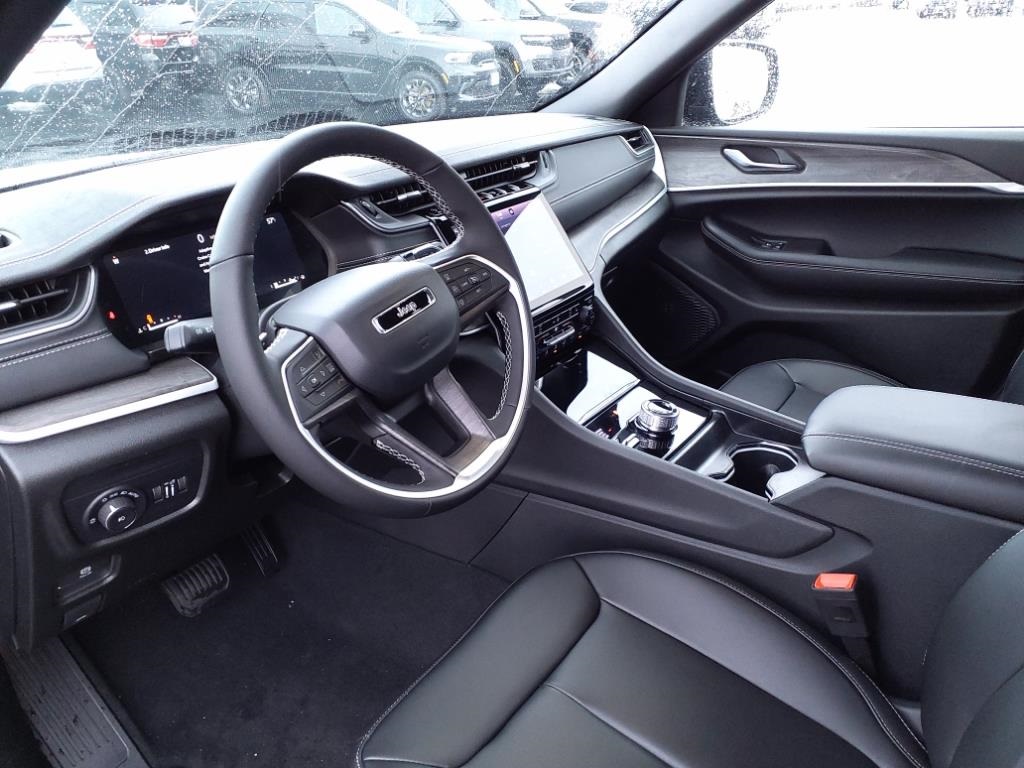 2025 Jeep Grand Cherokee Limited photo 6