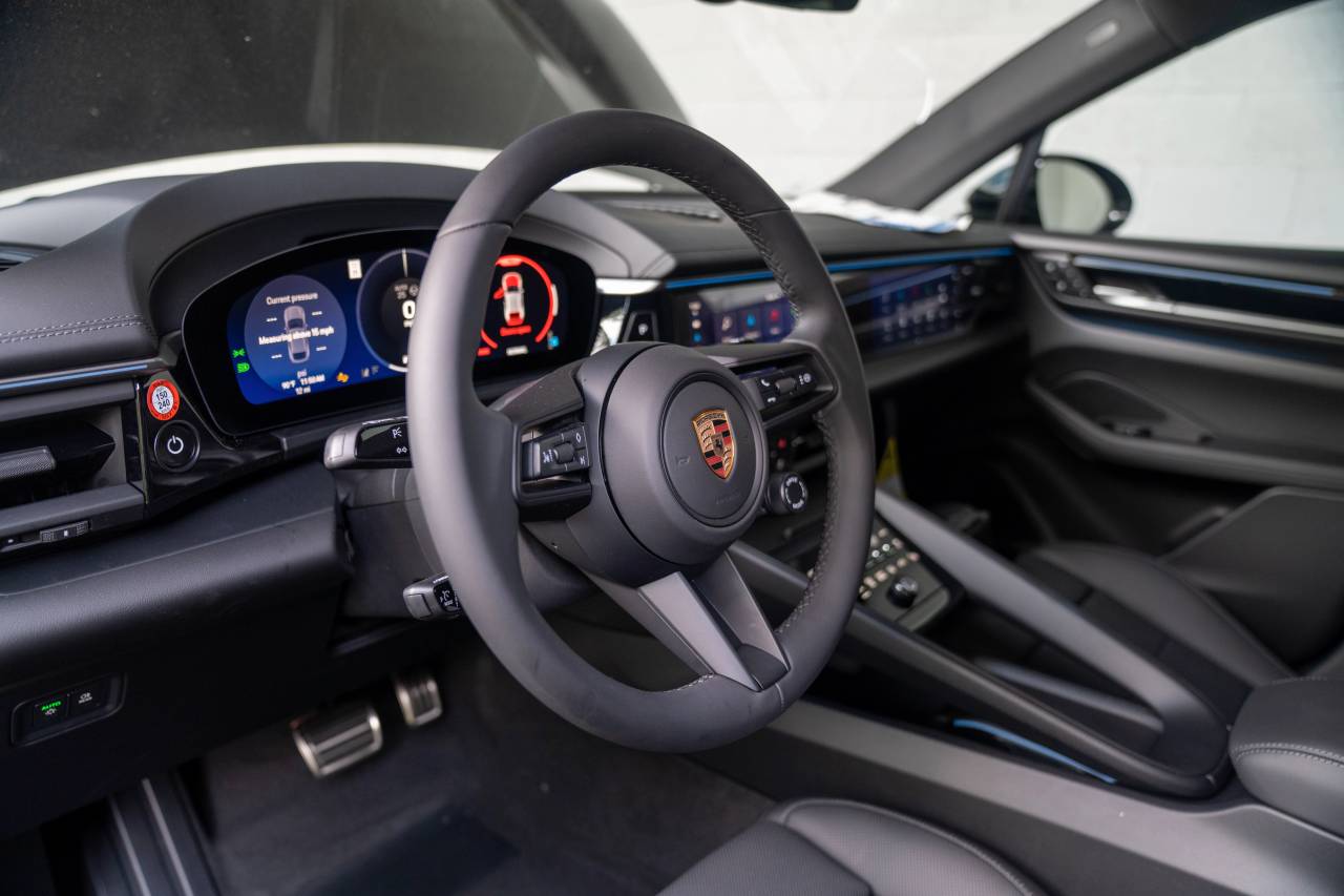 2025 Porsche Macan Electric photo 4