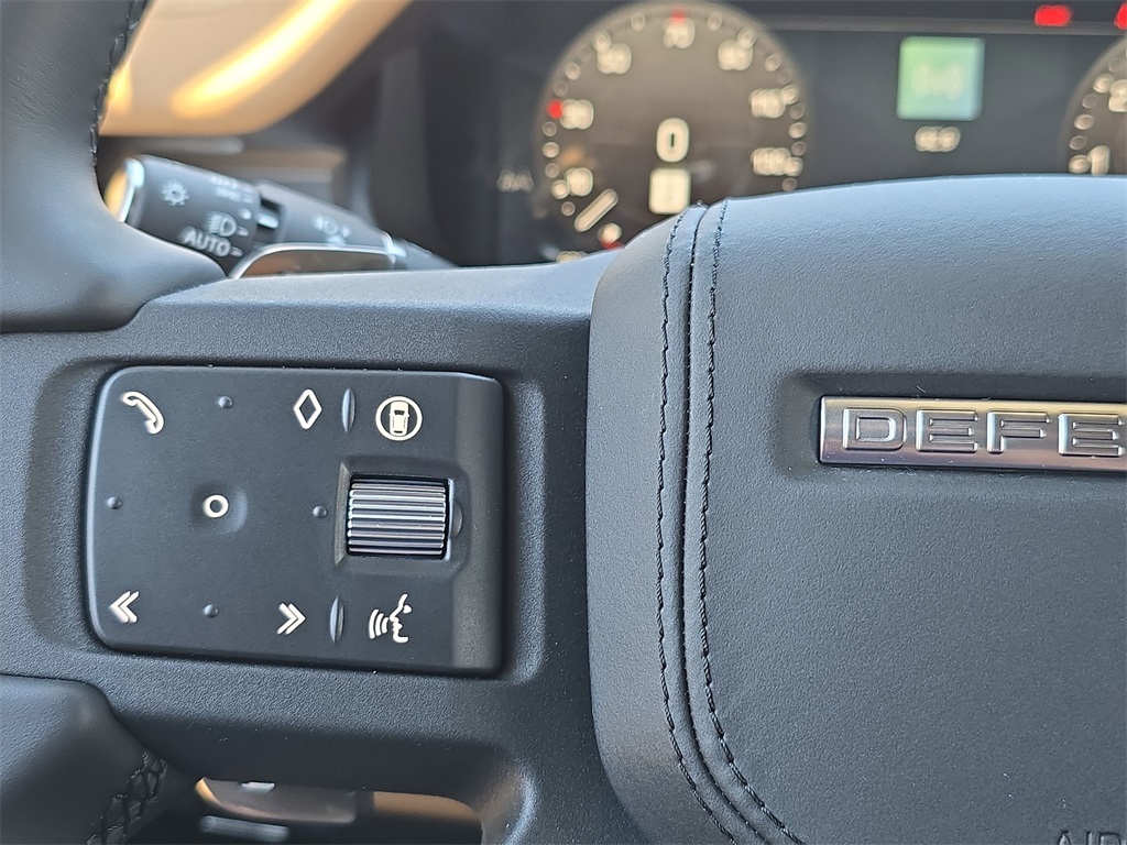 2025 Land Rover Defender 110 V8 photo 16