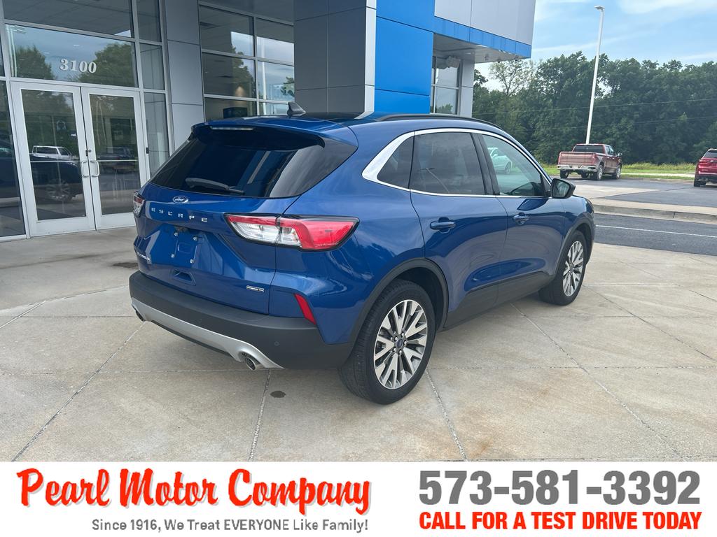 2022 Ford Escape Titanium photo 4