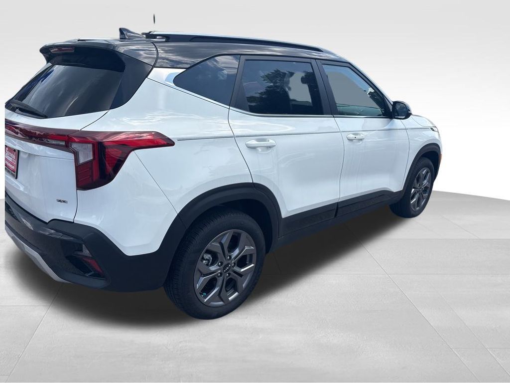 2024 Kia Seltos SX photo 9