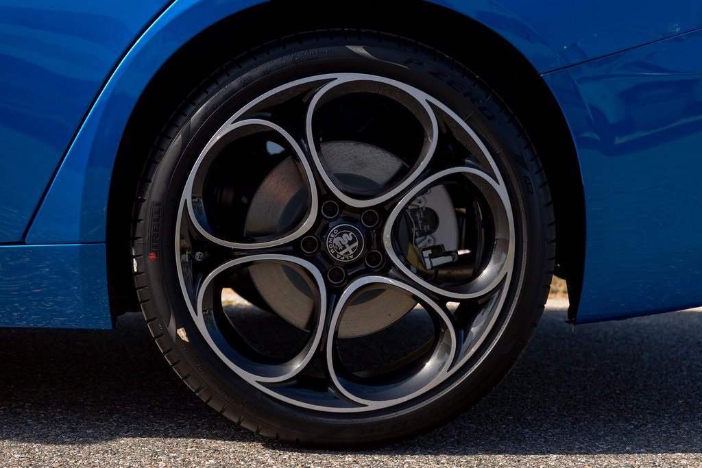 2025 Alfa Romeo Giulia Base photo 12