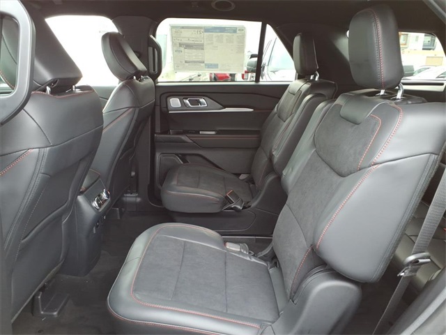 2025 Ford Explorer ST photo 6