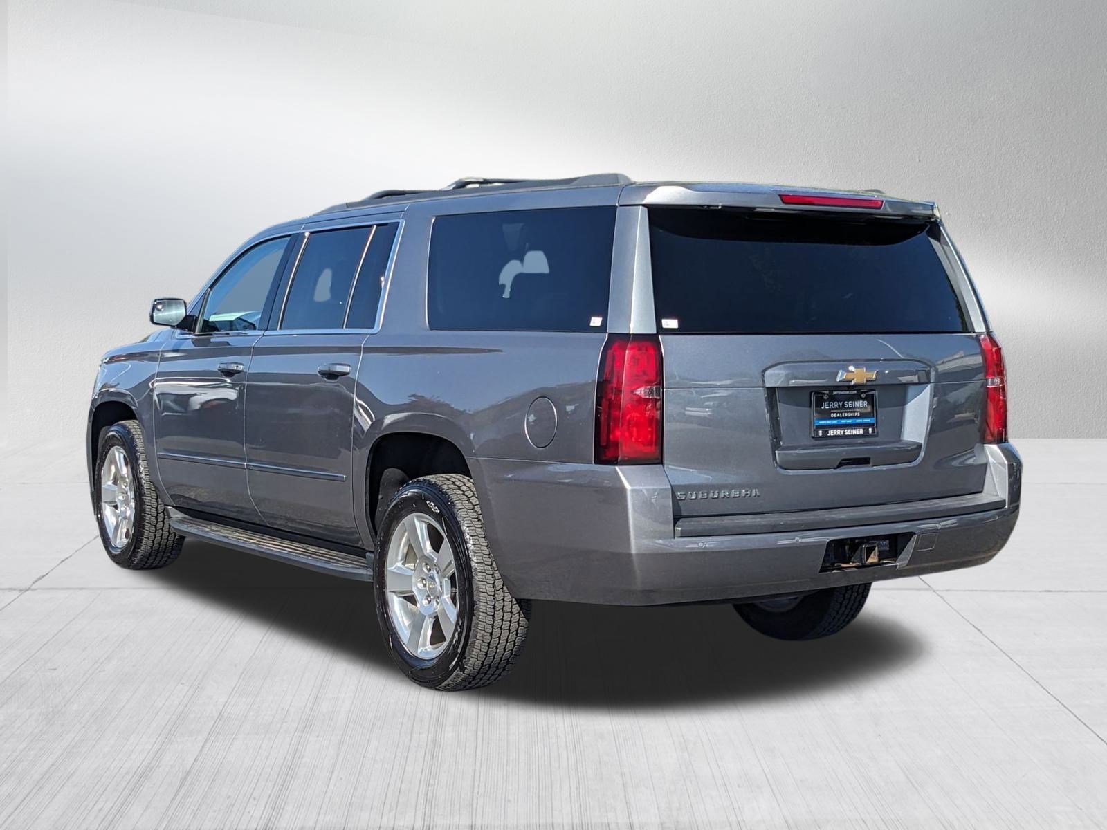 2018 Chevrolet Suburban LS photo 3