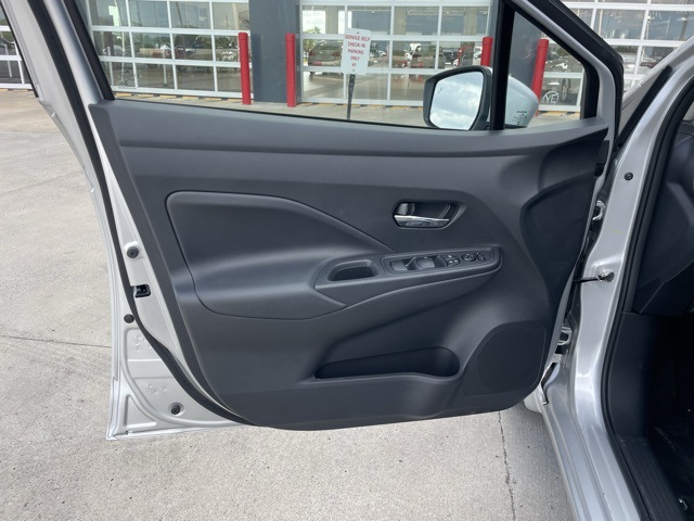 2025 Nissan Versa SV photo 14