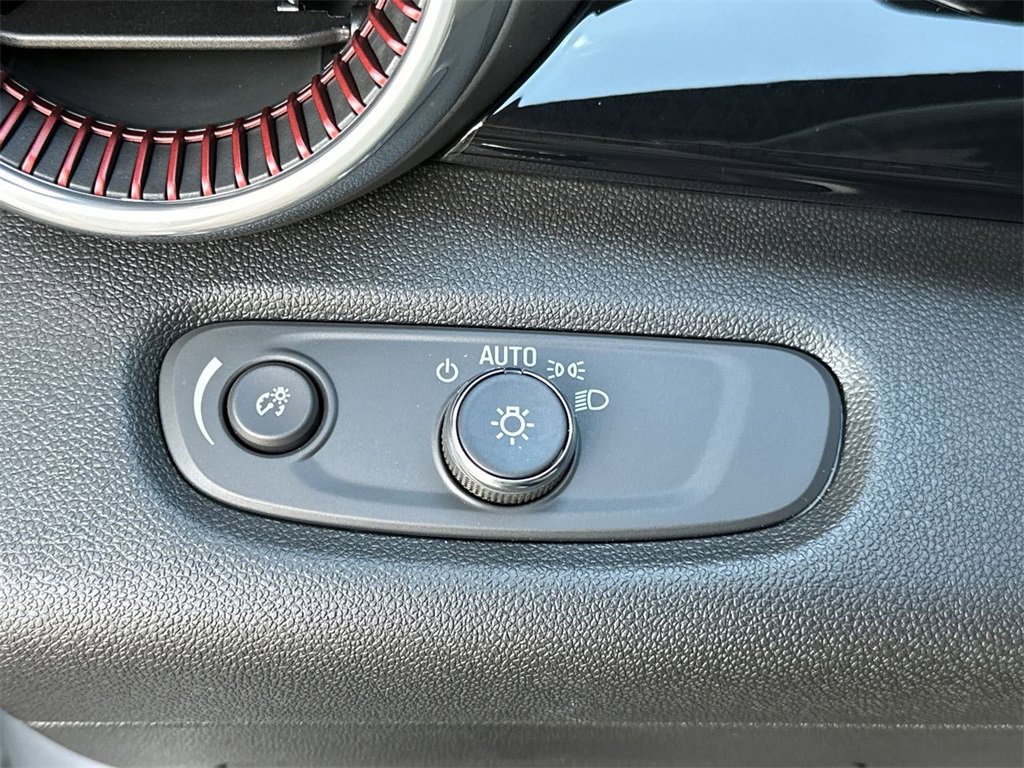 2025 Chevrolet Trax photo 17