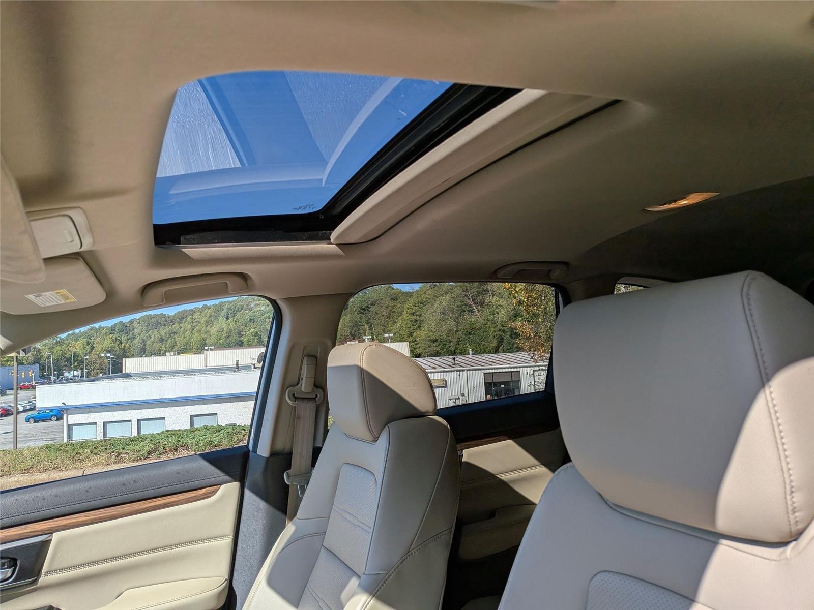 2018 Honda CR-V Touring photo 15