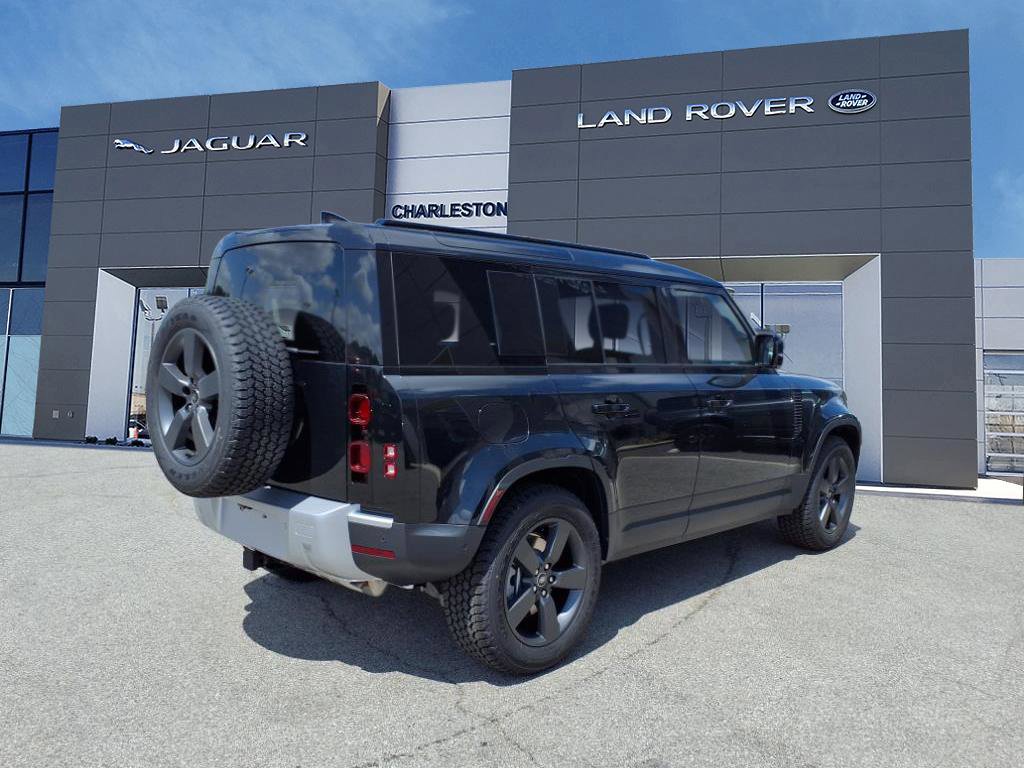 2025 Land Rover Defender 110 S photo 4