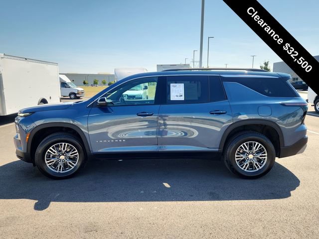 2025 Chevrolet Traverse photo 4