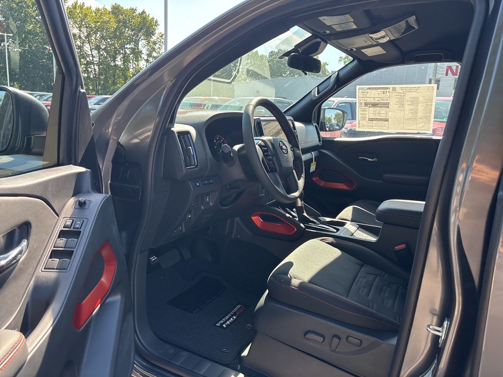 2025 Nissan Frontier Crew Cab PRO-4X photo 9