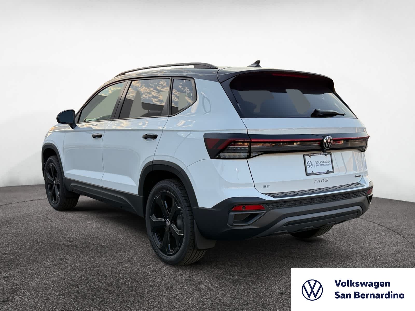 2025 Volkswagen Taos SE photo 3