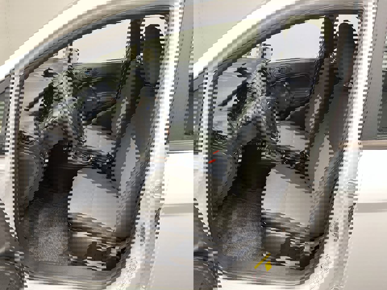 2016 Ford Fiesta S photo 3