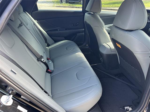 2025 Hyundai Elantra Hybrid Limited photo 14