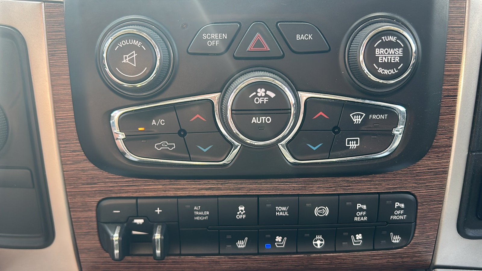 2018 Ram 2500 Laramie photo 25
