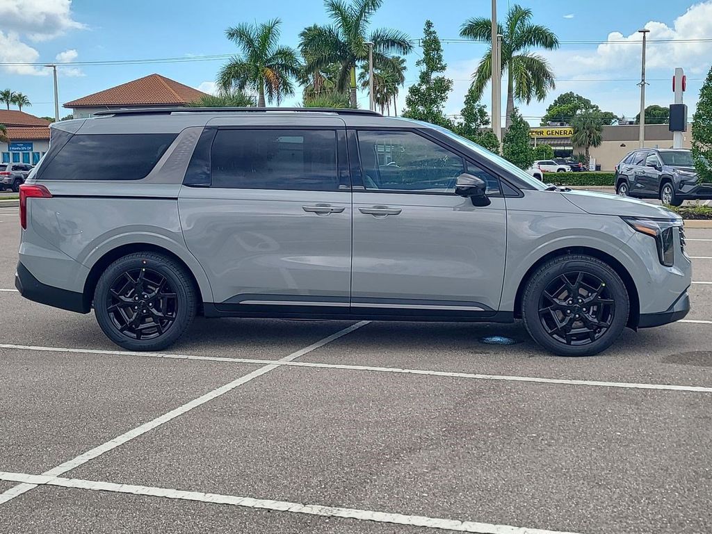 2026 Kia Carnival SX Prestige photo 4