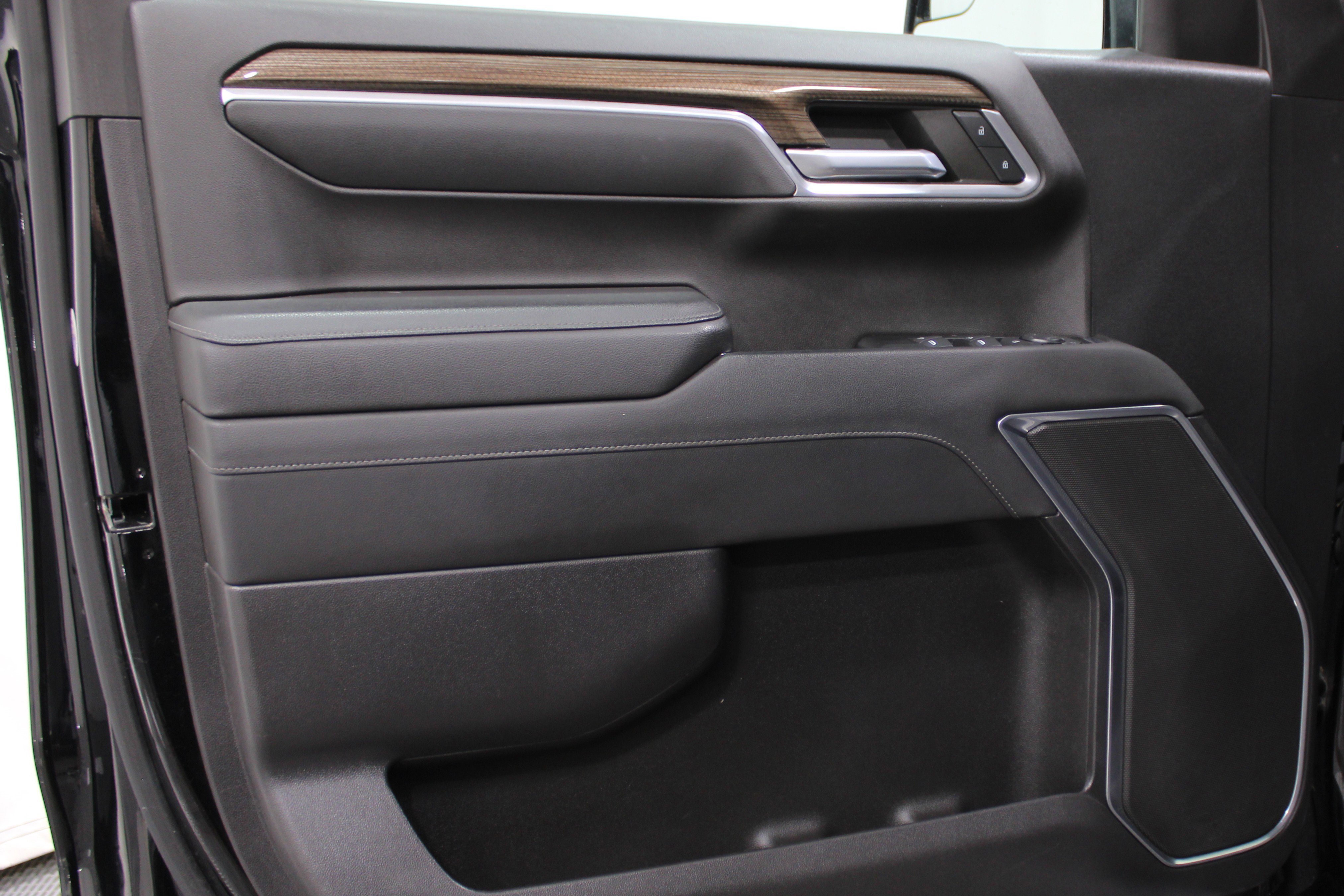 2022 Chevrolet Silverado 1500 LT photo 6