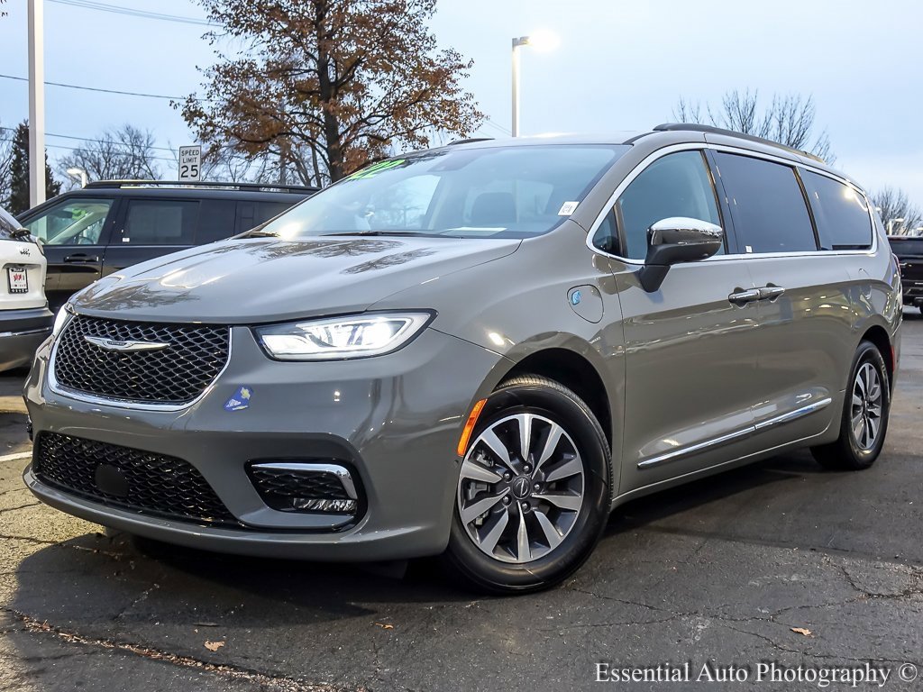 2022 CHRYSLER PACIFICA - Image 1