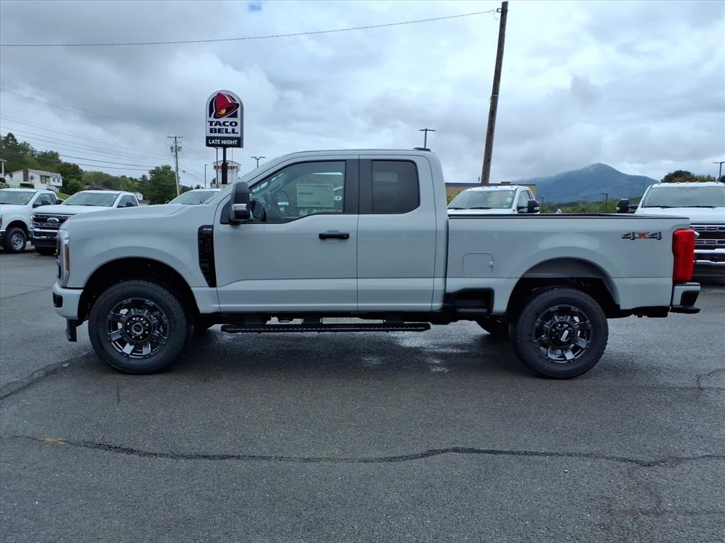 2026 Ford F-350 XL photo 2