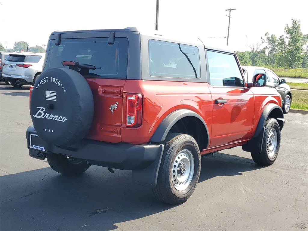 2022 Ford Bronco Base photo 3
