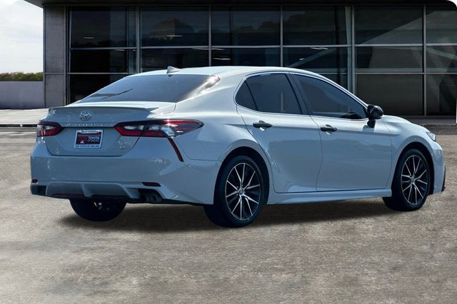 2022 Toyota Camry SE photo 4