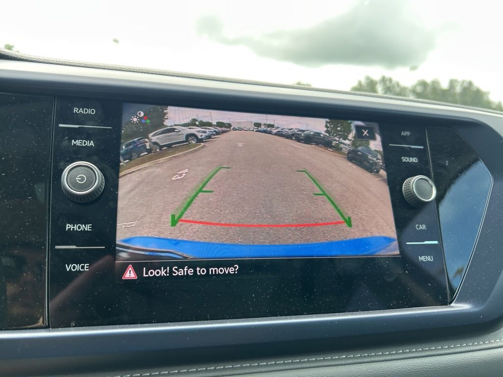 2024 Volkswagen Taos SE photo 29