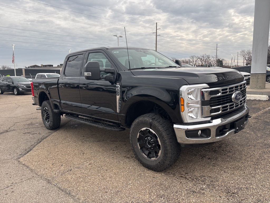 2025 Ford F-350 Super Duty XLT's photo