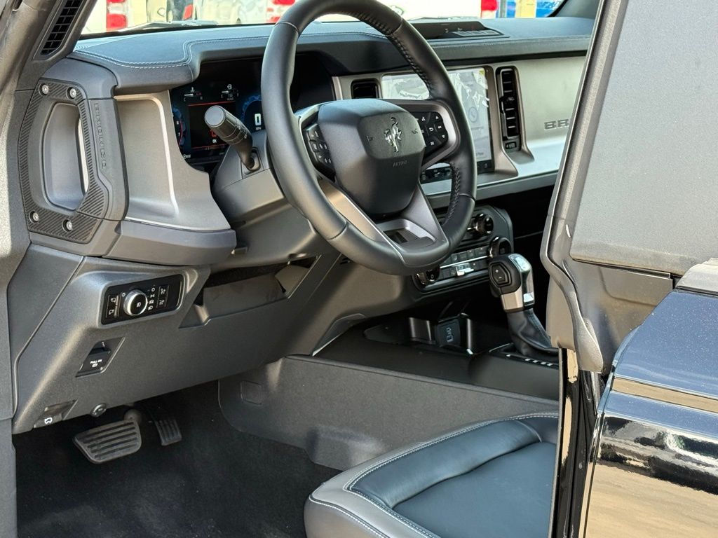 2025 Ford Bronco Outer Banks photo 7