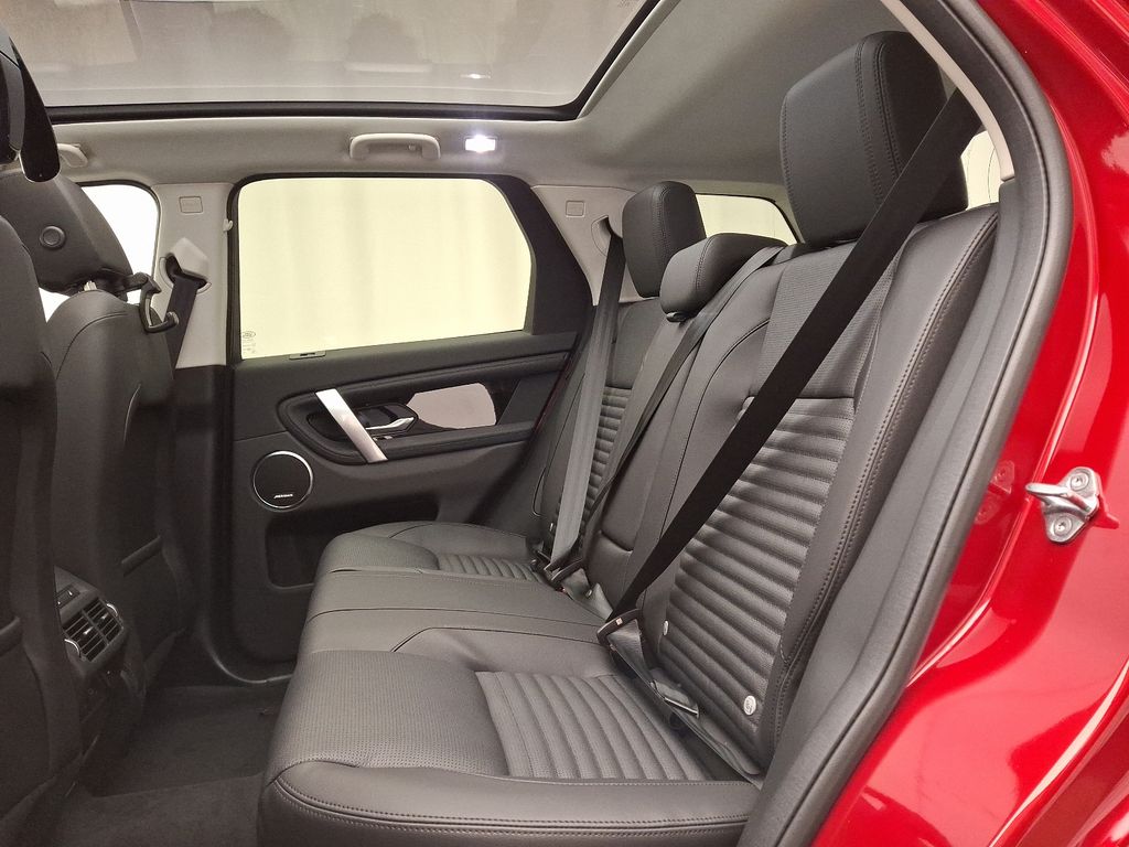2025 Land Rover Discovery Sport S photo 5