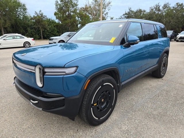 2025 Rivian R1S Adventure's photo