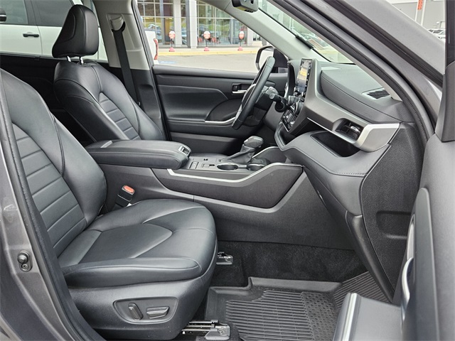 2022 Toyota Highlander Hybrid XLE photo 14