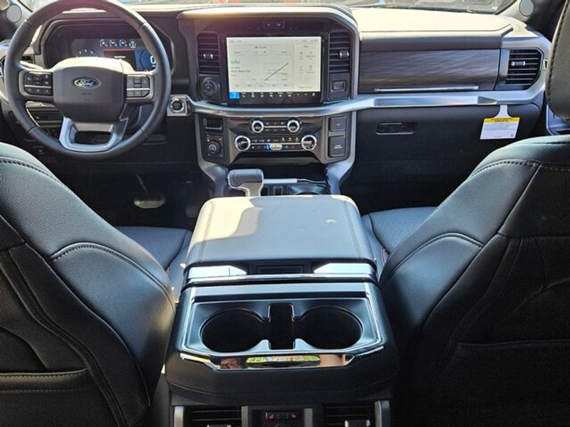 2025 Ford F-150 Lariat photo 7