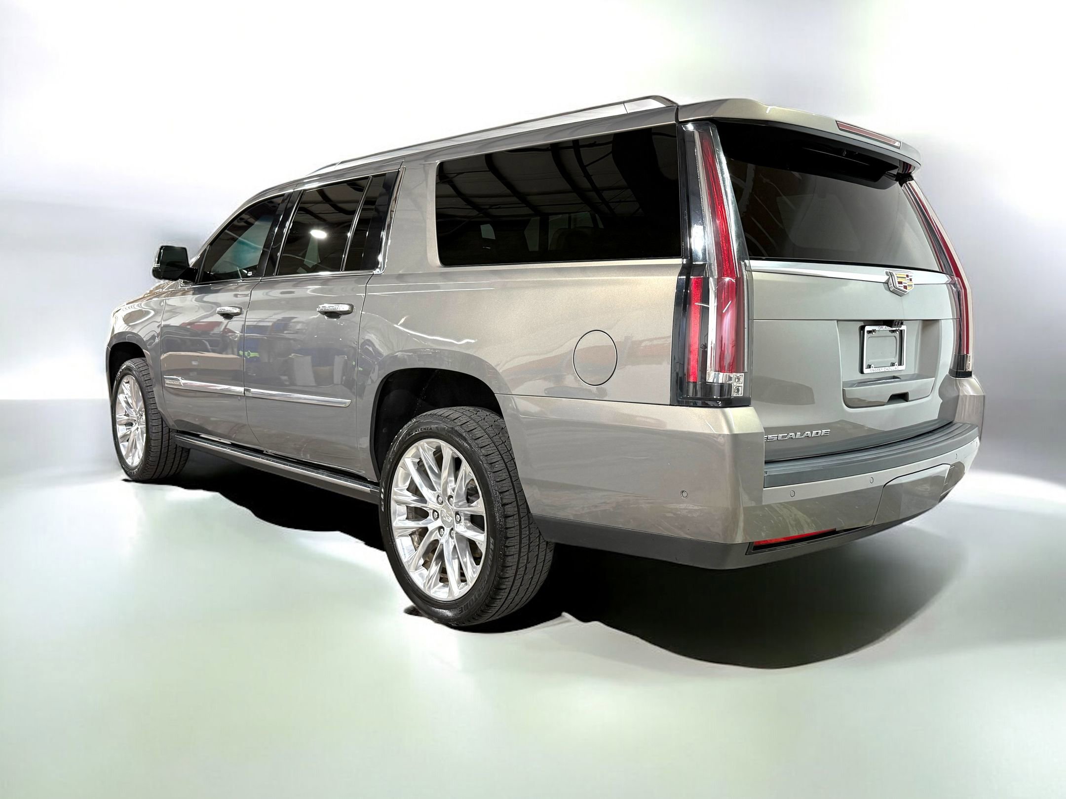 2018 Cadillac Escalade ESV Platinum photo 3