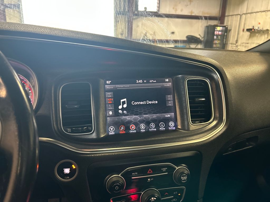 2017 Dodge Charger SXT photo 15