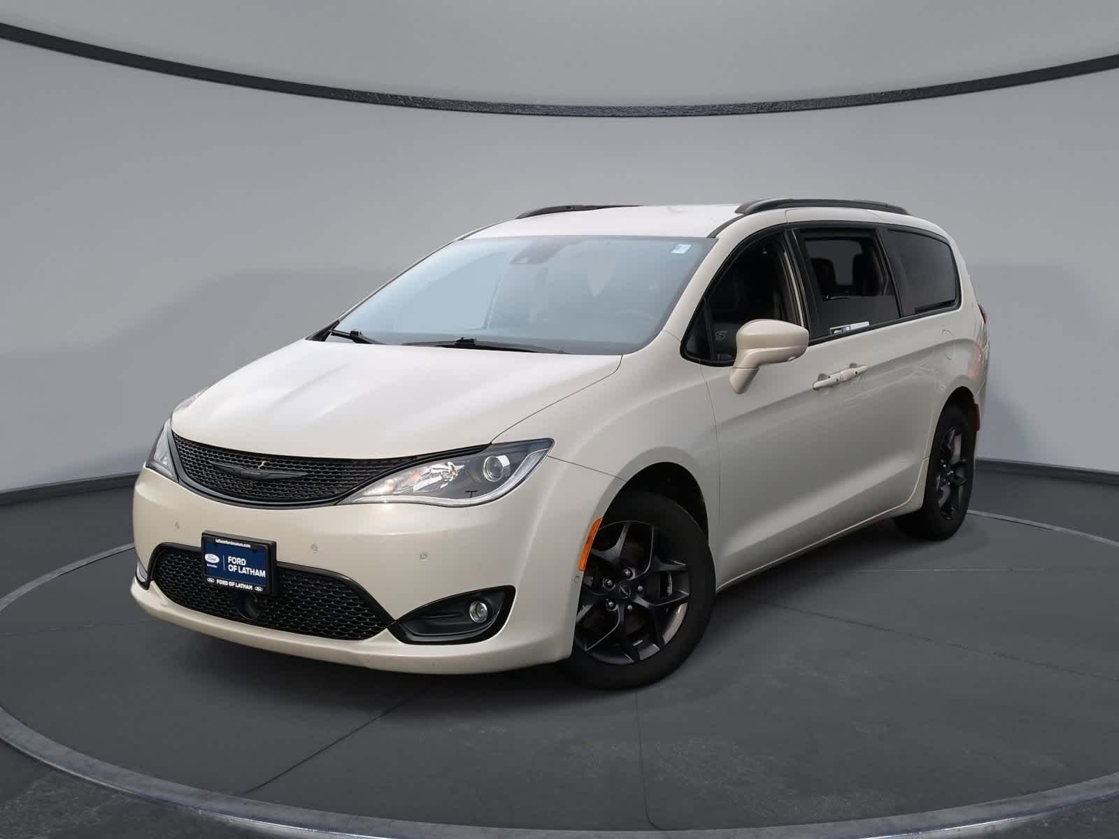 2020 Chrysler Pacifica Touring L Plus's photo