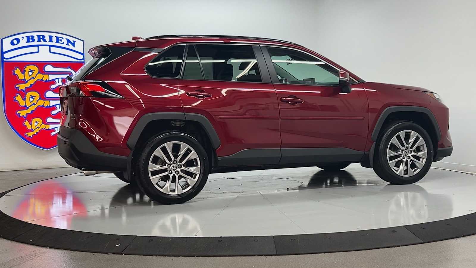 2022 Toyota RAV4 XLE Premium photo 4
