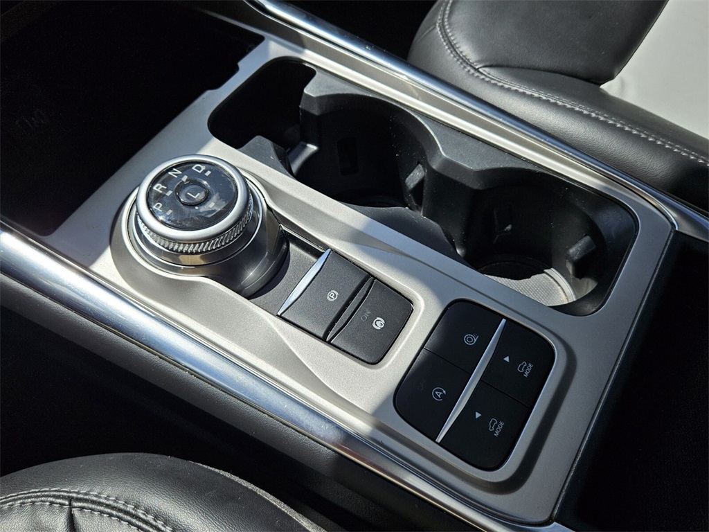 2023 Ford Explorer XLT photo 21