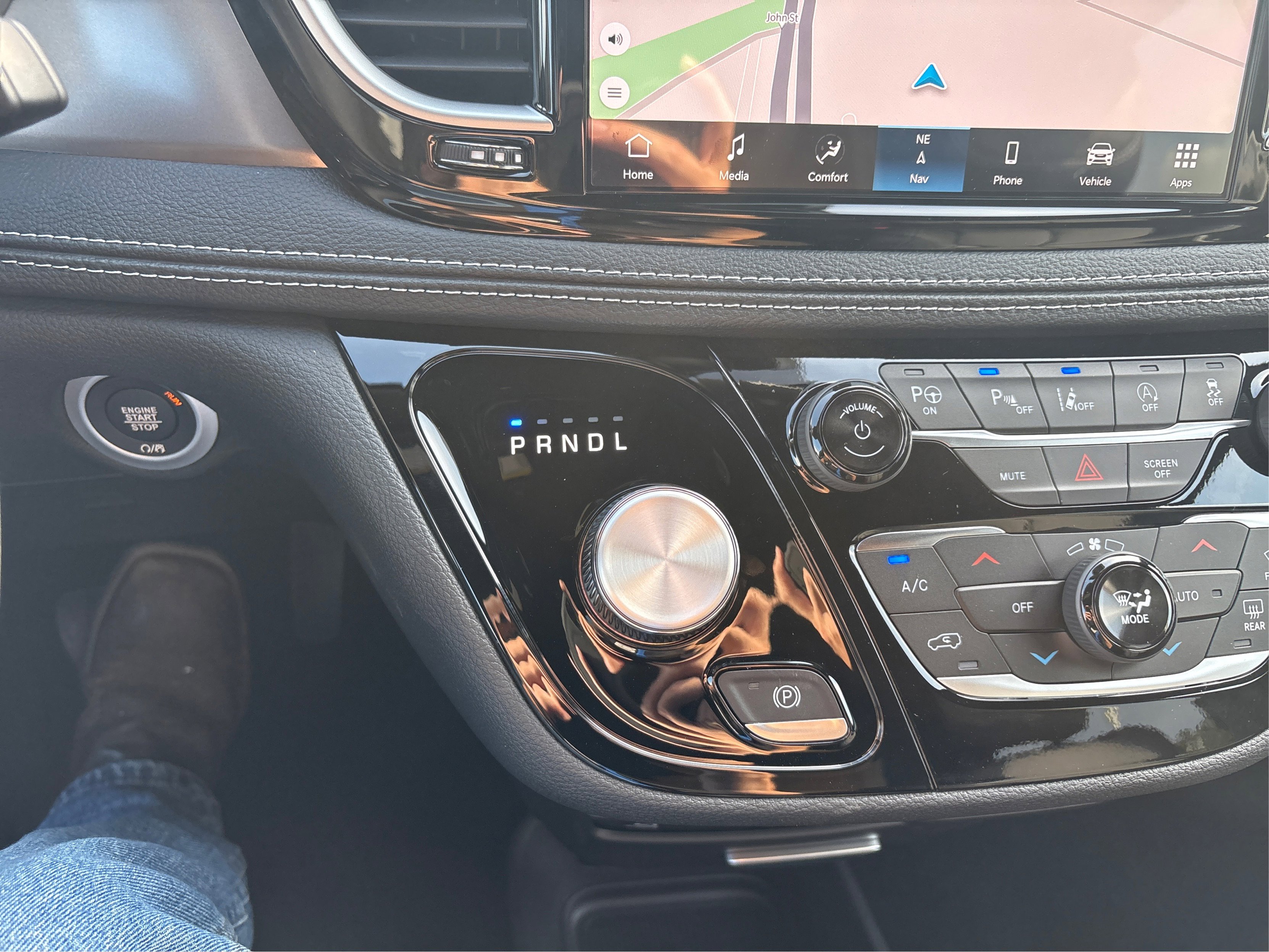 2025 Chrysler Pacifica photo 24