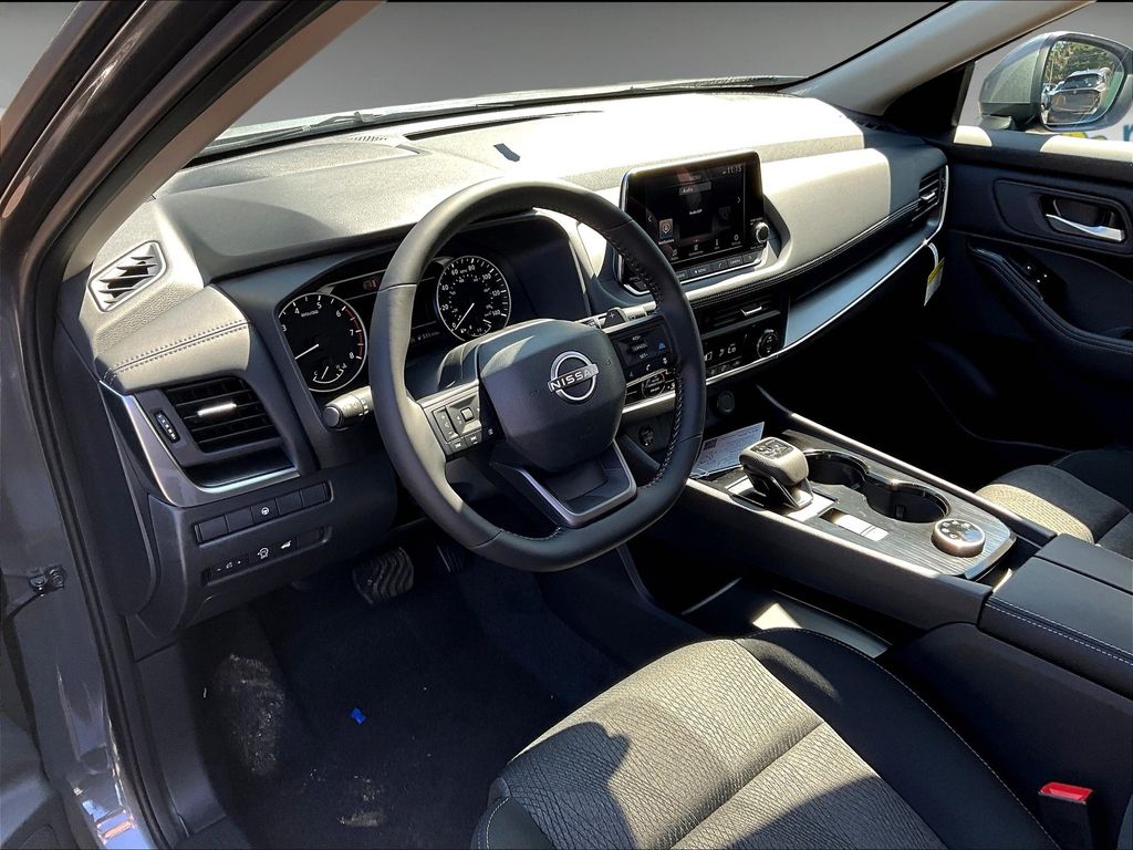 2026 Nissan Rogue SV photo 6