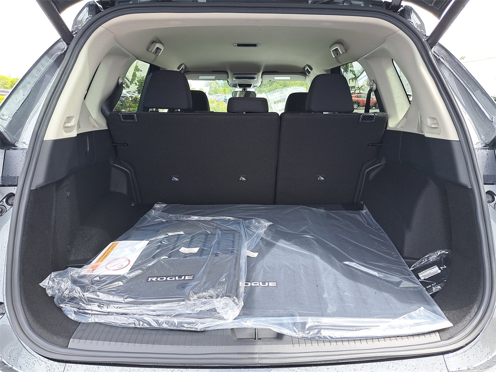2026 Nissan Rogue SV photo 10