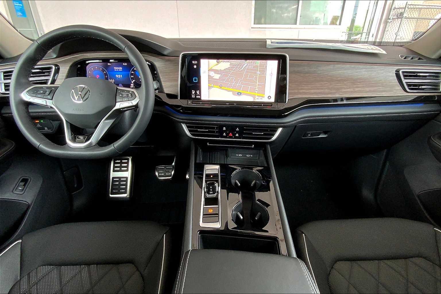 2025 Volkswagen Atlas SEL Premium R-Line photo 4