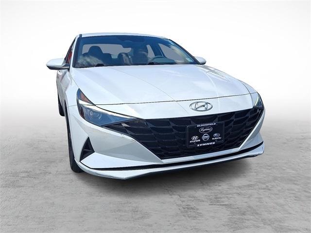 2022 Hyundai Elantra SEL photo 2