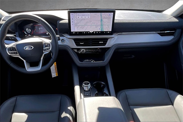 2026 Ford Explorer photo 3